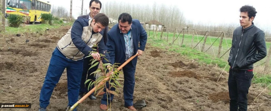 گزارش تصویری از مشارکت دانشجویان و پرسنل آموزشکده  شهید خدادادی از کاشتن نهال در روز درختکاری 2