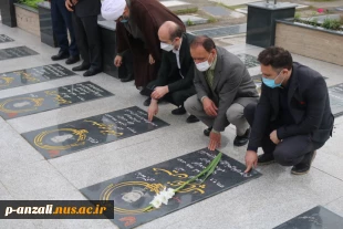 مراسم زنگ استکبار ستیزی و گلباران شهداء به مناسبت سیزده آبان 1400(14000812) 11