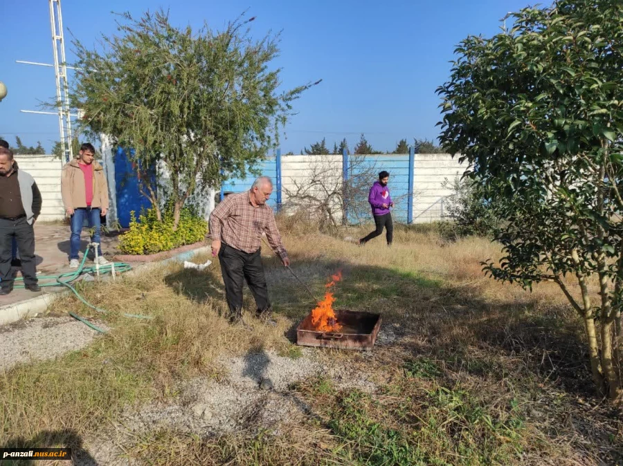 برگزاری دوره اطفاء حریق برای دانشجویان و کارکنان آموزشکده ملی مهارت پسران بندر انزلی(شهید خدادادی) 3